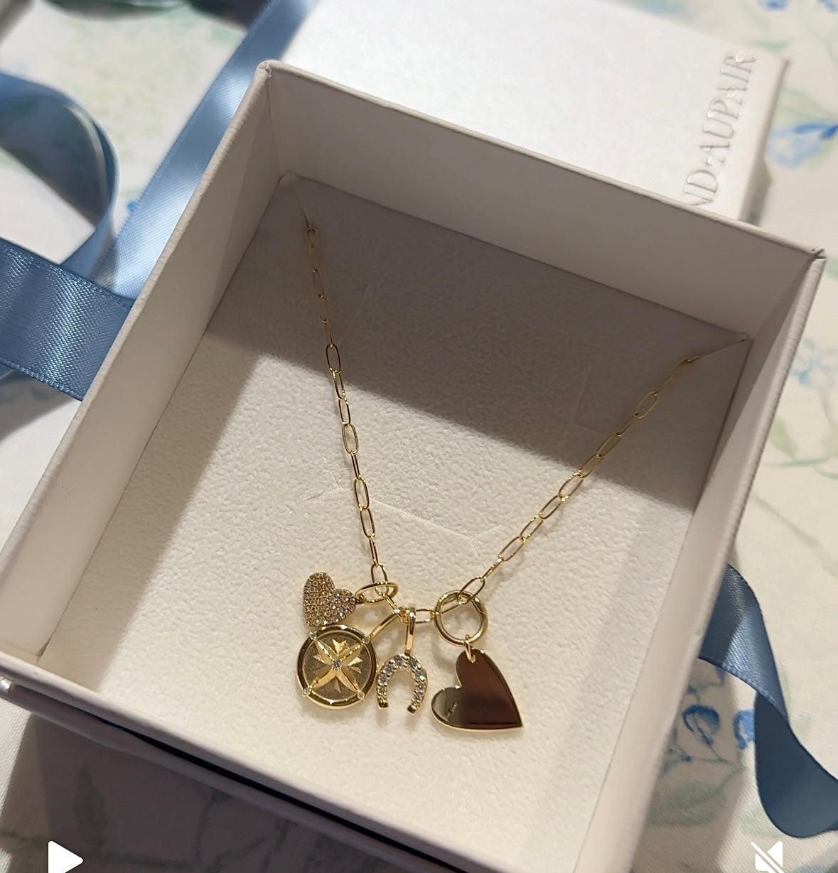 Horseshoe pendant