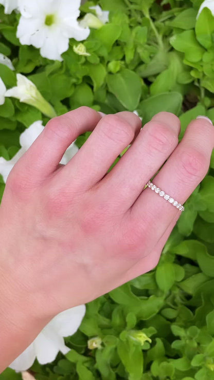 Single Prong Halfway Diamond Band