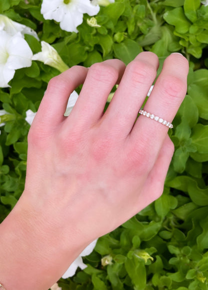 Single Prong Halfway Diamond Band